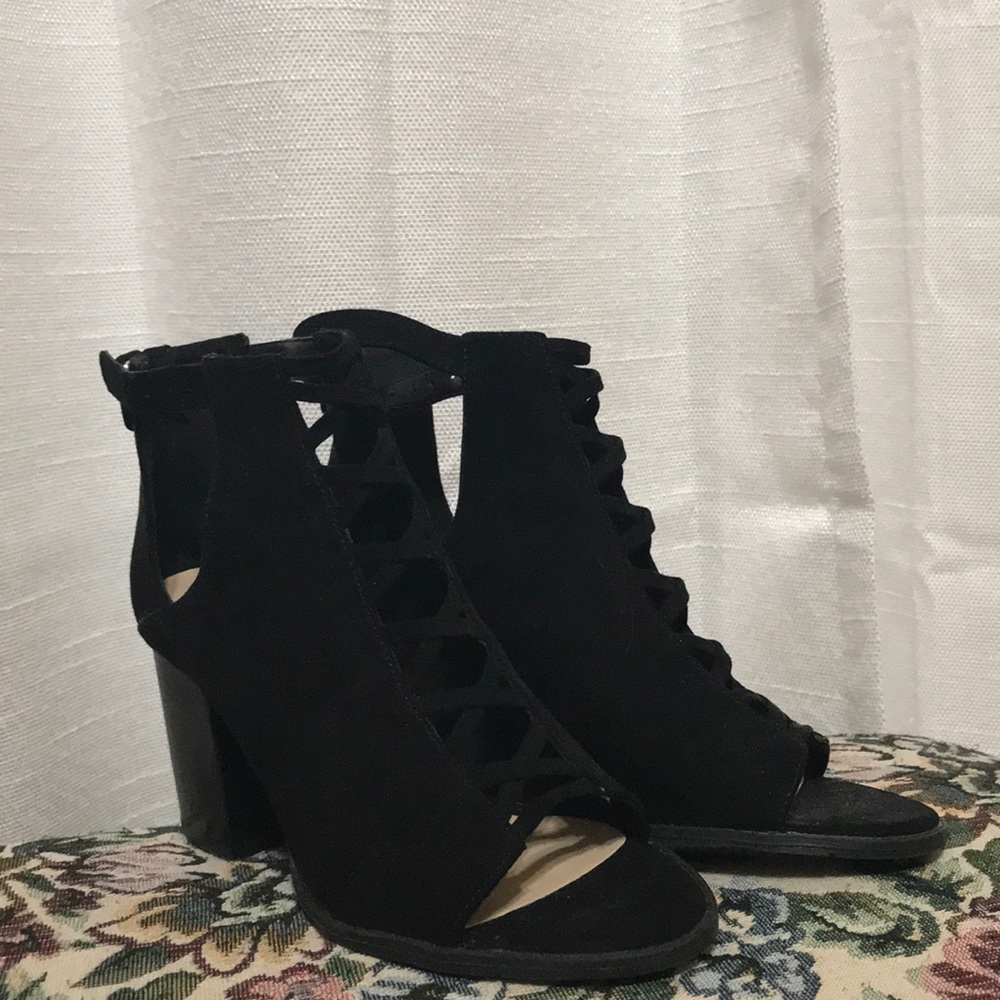 Black wedges